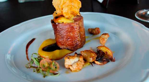 Gourmet Cruise Day with PVT Transfer Premium Area - Image 3