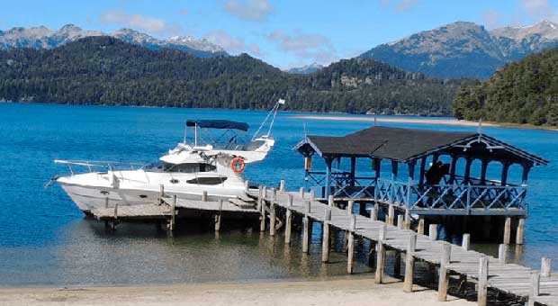Sightseeing Villa la Angostura and Private Luxury Yacht